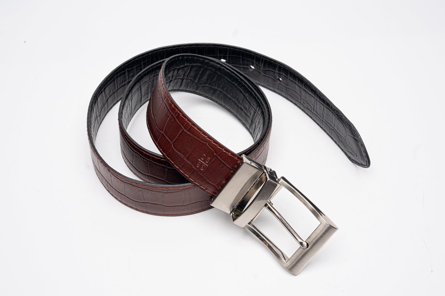 Reversible Crocodile-Embossed Leather Belt – Black & Brown
